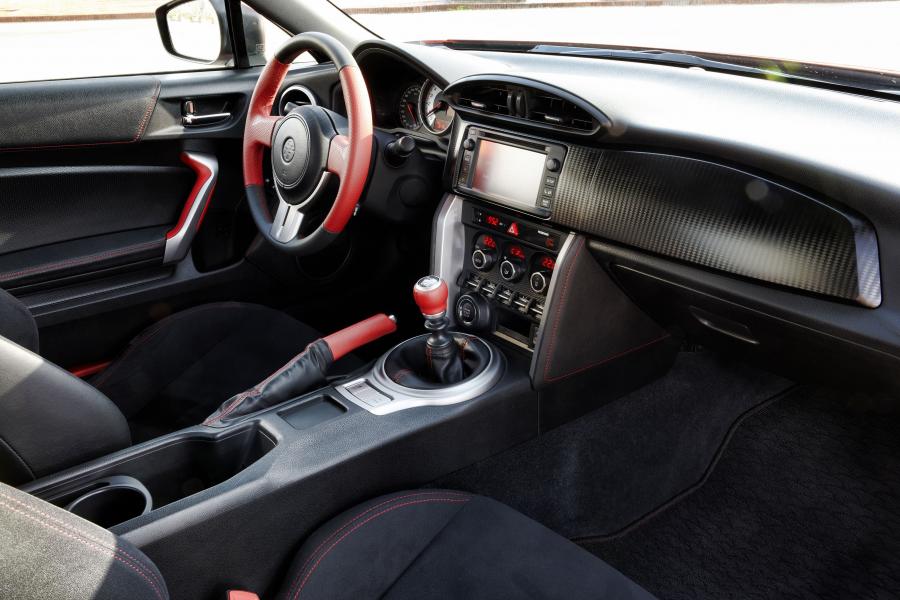  Toyota GT 86 2012 года  (фото 33 из 106)